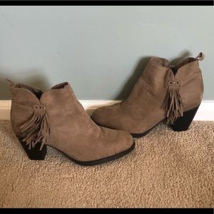 Women’s size 8 tan booties